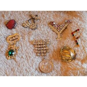 Lot of rhinestone brooches pins jewelry